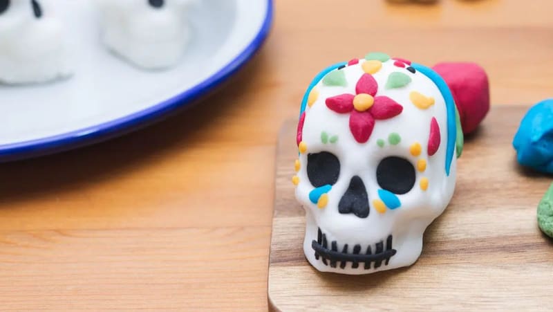 Las calaveritas de azúcar tienen sus raíces en la cultura azteca de México. Fuente: archivo