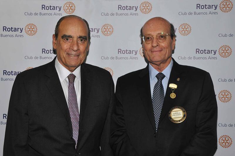 Guillermo Francos junto al presidente del Rotary Club de Buenos Aires Jorge González Zuelgaray