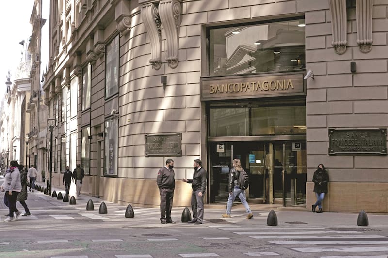 El Banco Patagonia ofrece 3 puestos de analistas y uno de ingeniero.