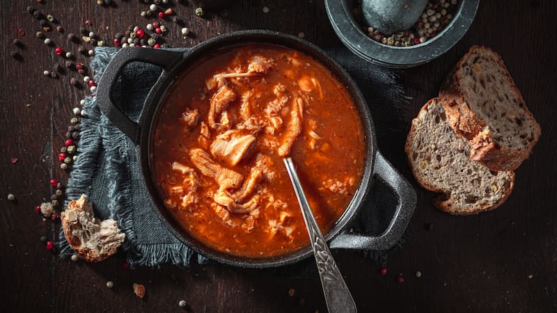 El caldo de cerdo es muy sencillo de preparar.