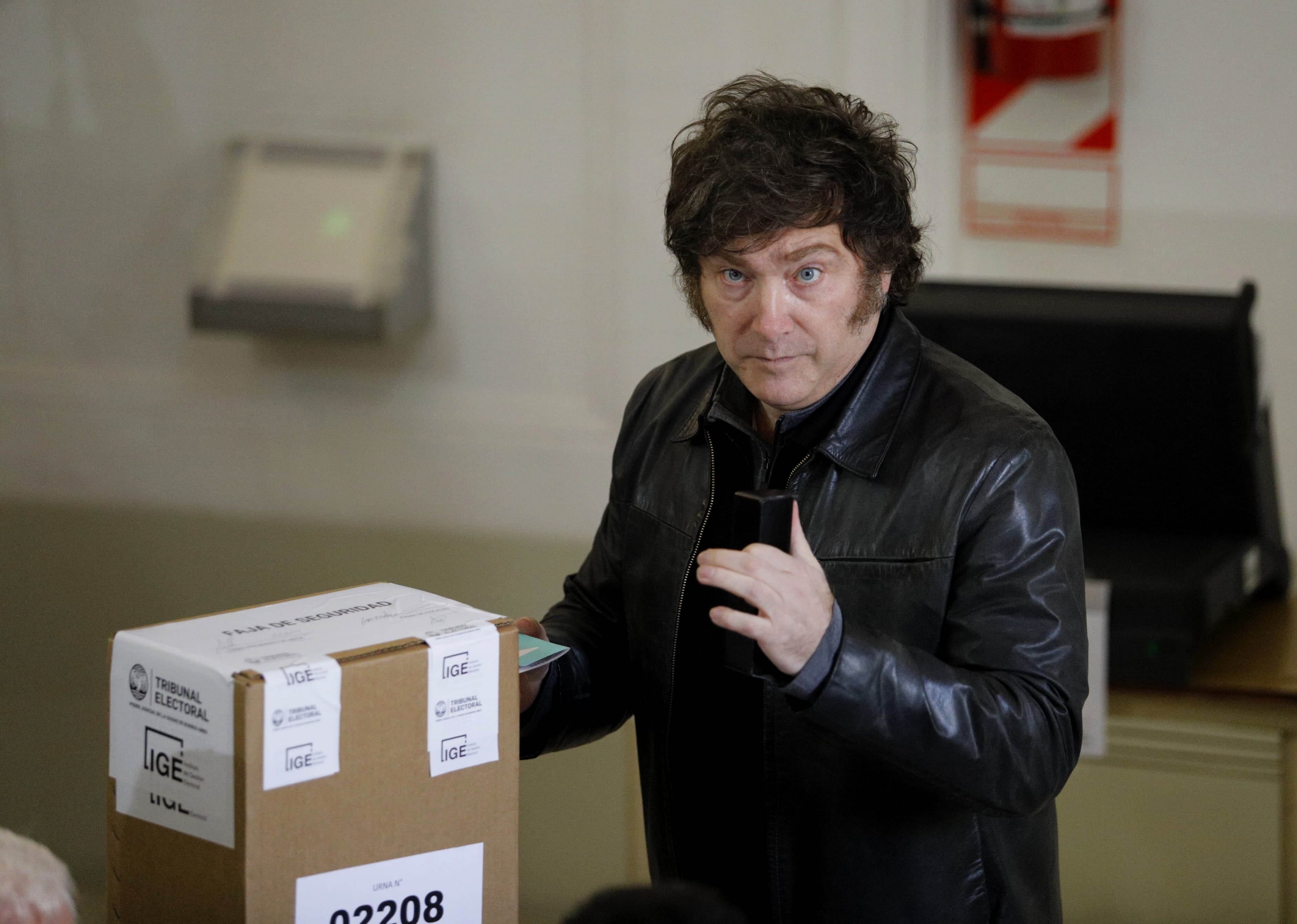 La paradoja de Milei: el pesimismo económico se profundiza, pero retiene el liderazgo en las encuestas