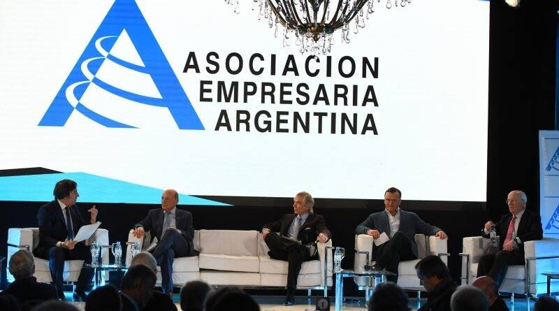 Migoya, Rocca y Miguens compartieron panel en AEA