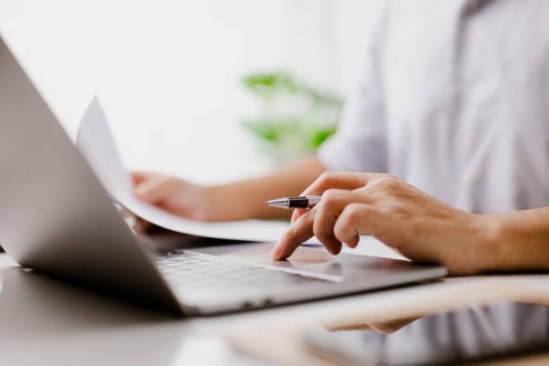 Los beneficiarios que tengan cambios en su situación personal deben informarlos para no perder su pensión (Fuente: Istock)