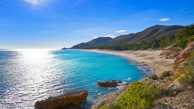 Escapadas: el paraíso perdido a 2 horas de Barcelona rodeado de calas y peces de colores.