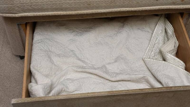 Detenida una madre por tener encerrada a su hija desde que nació en un cajón.