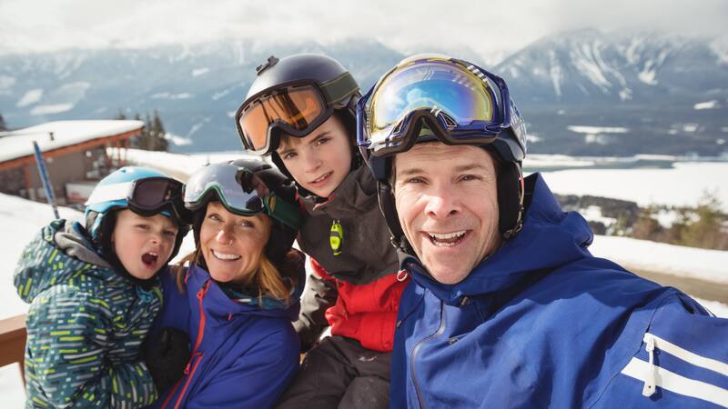 Disfrutá de las mejores vacaciones de invierno en la Patagonia con tarifas imbatibles y opciones de pases.