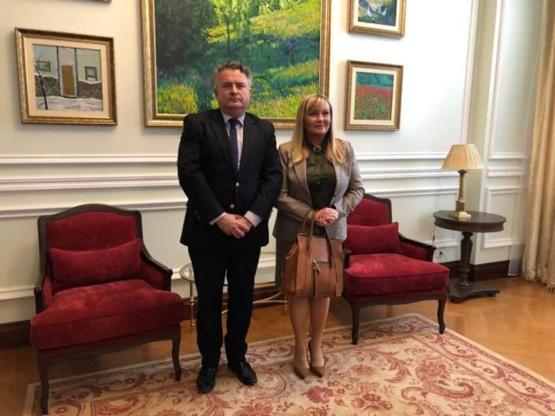 Mikusinski, junto al viceministro de Relaciones Exteriores de Ucrania, Sergíy Kyslytsya
