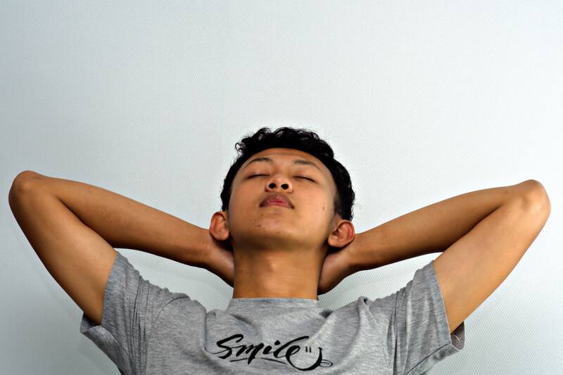 Los estudios de Della Sala y Dewar destacan cómo el descanso no solo beneficia a pacientes con trastornos de memoria, sino también a personas sanas en la retención de información espacial (Fuente: Pixabay)