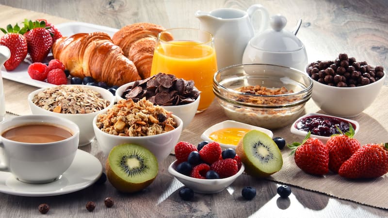 Desayunar y cenar a horario trae grandes beneficios.