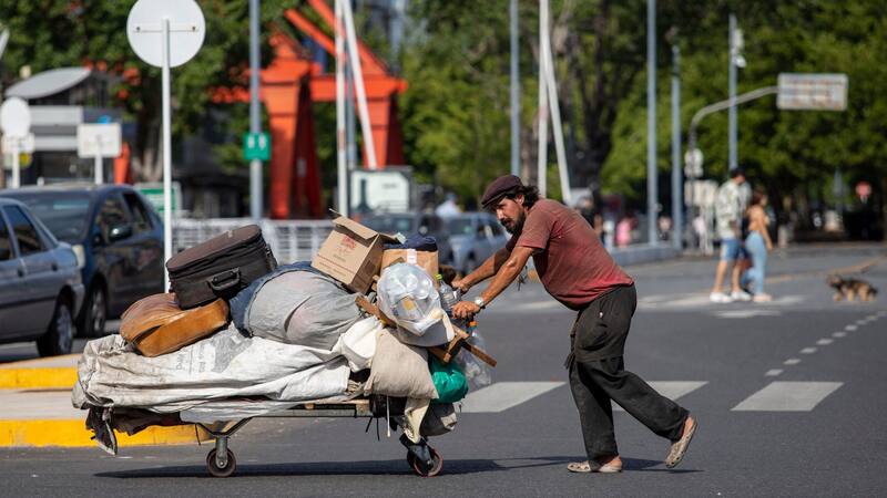 El Gobierno se apresta a desplegar un nuevo esquema de planes sociales con distribución de fondos en todo el país y una limpieza de la lista de beneficiarios.