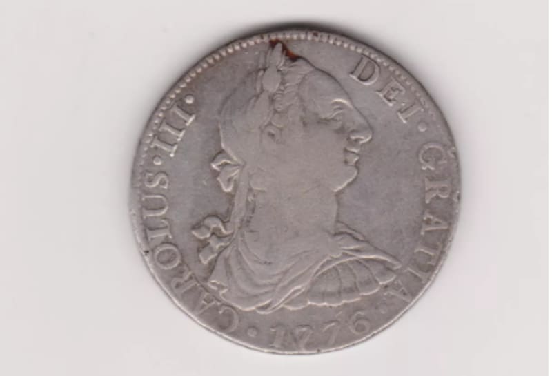 Cada Real de a Ocho lleva una marca que indica el año de acuñación y la ceca donde fue producida. Foto: Captura Mercado Libre