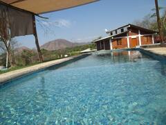 El bonito balneario de aguas termales de Michoacán al que puedes ir en tren