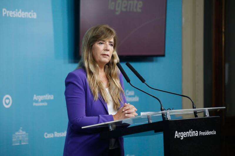 La portavoz Gabriela Cerruti minimizó los dichos de Aníbal Fernández pero objetó a Macri y Milei