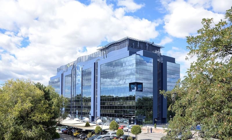 La empresa pública Aeropuertos Españoles y Navegación Aérea (Aena) ha otorgado ayudas económicas destinadas a fomentar proyectos de investigación en el ámbito aeroportuario. Fuente: Wikipedia.