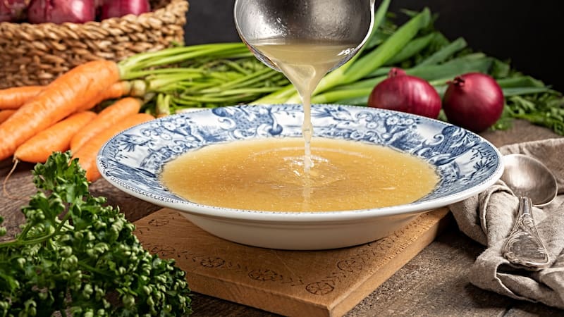 El caldo que debes consumir a diario en invierno para cuidar la memoria y favorecer el crecimiento neuronal.