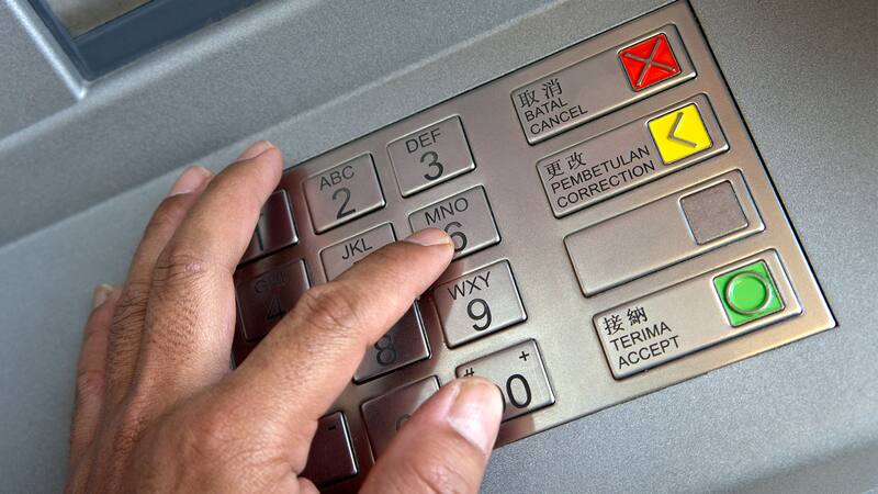 La vulnerabilidad de los cajeros permite a los estafadores robar datos e información de las tarjetas