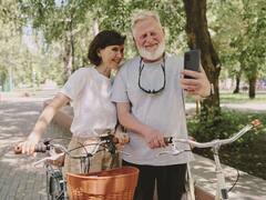 Experiencias silver: las marcas buscan ganarse a los mayores de 60 años con propuestas personalizadas