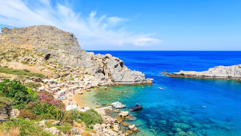 Playa, sol y palmeras: la ESCAPADA a 1 hora de Málaga para disfrutar de arena dorada y agua cristalina.