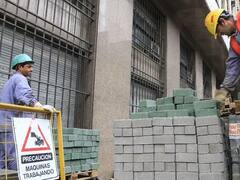 Se desacelera la construcción y hay fuerte consumo de asfalto