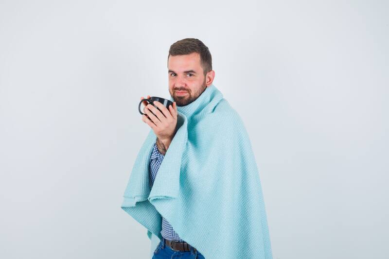 No necesariamente las mujeres tienen siempre más frío que los hombres. (Foto: Freepik)