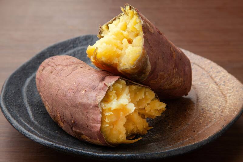 El camote, una excelente opción para añadir potasio en tu dieta diaria. Fuente: Shutterstock.