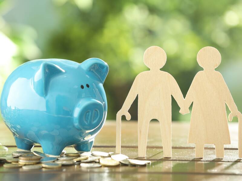 Algunos jubilados recibirán un pago extra en abril. Foto: Archivo.