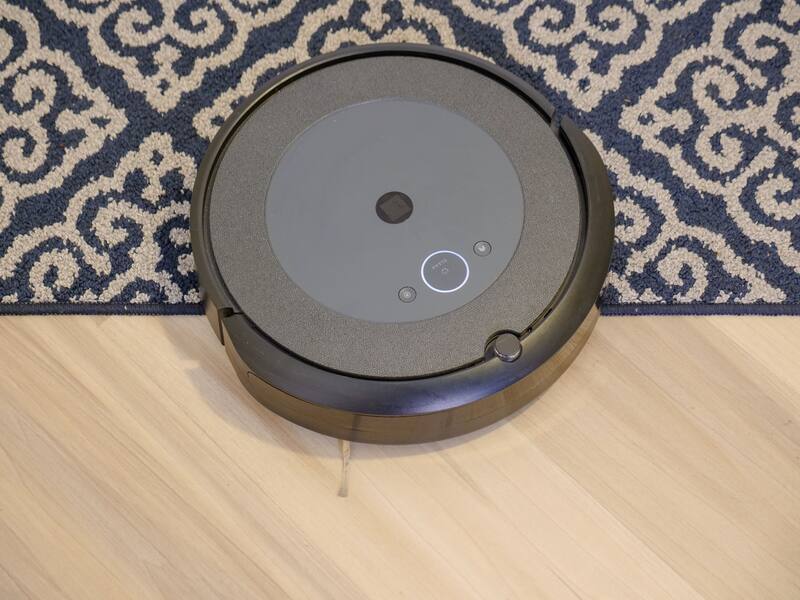 El Roomba Combo j7+ es capaz de aspirar y fregar.