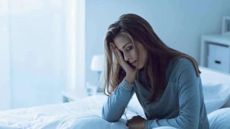 Las mujeres tienden a experimentar más problemas de sueño que los hombres