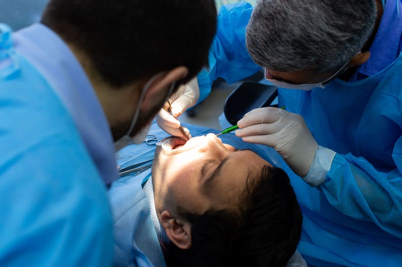 El tejido pulpar de las muelas del juicio puede regenerar neuronas, cartílago y hueso, abriendo nuevas posibilidades en medicina. (Foto: Freepik)
