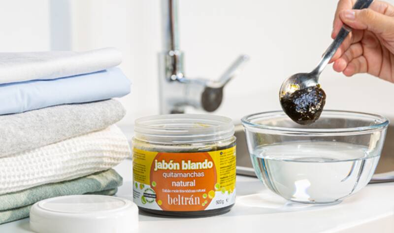 Ni vinagre ni bicarbonato: el sencillo truco para eliminar las manchas de grasa de los manteles y repasadores. Imagen: Mercadona oficial.