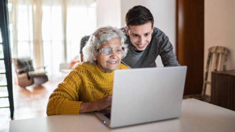 La inscripción a los cursos del SEPE se realiza de manera sencilla a través de su página web, con un sistema de búsqueda fácil de usar.