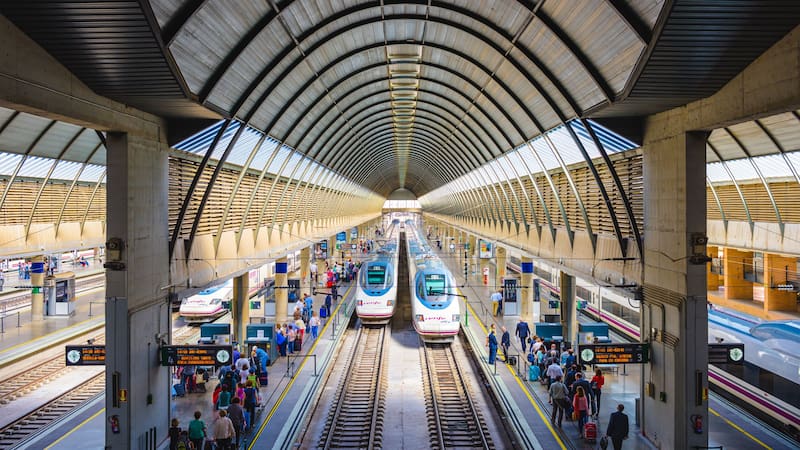 Tormenta del siglo | Así puedes saber si te corresponde reclamar el dinero de tus billetes de Renfe, Ouigo o Iryo si hay retrasos y cancelaciones.