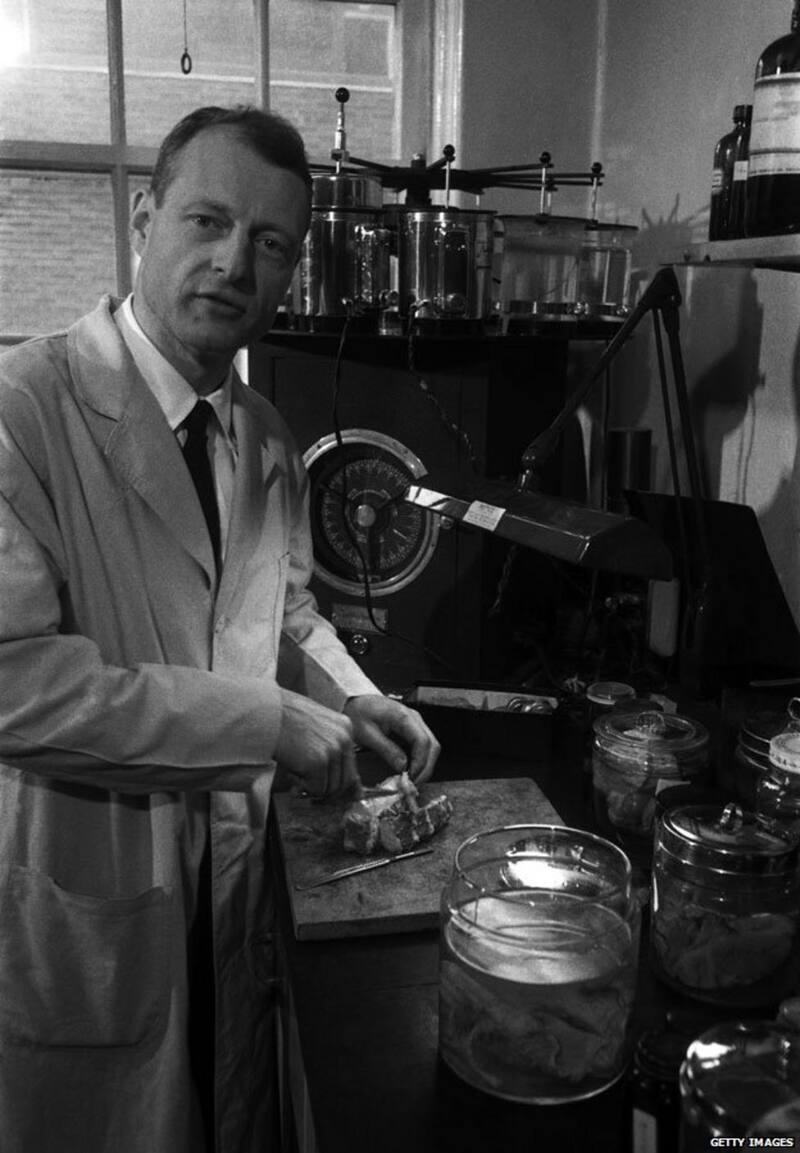 Thomas Harvey, patólogo que robó el cerebro de Albert Einstein. Fuente: BBC.