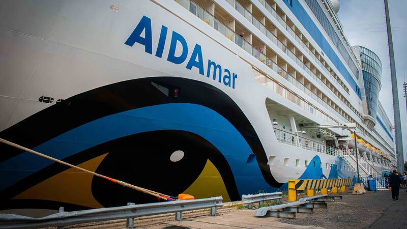 El crucero AidaMar con 1.500 turistas alemanes y una tripulación de casi 600 personas.
