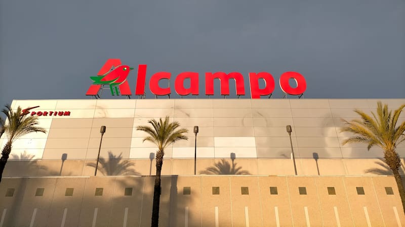 Alcampo anunció cierre de tiendas y despidos en España y Francia.