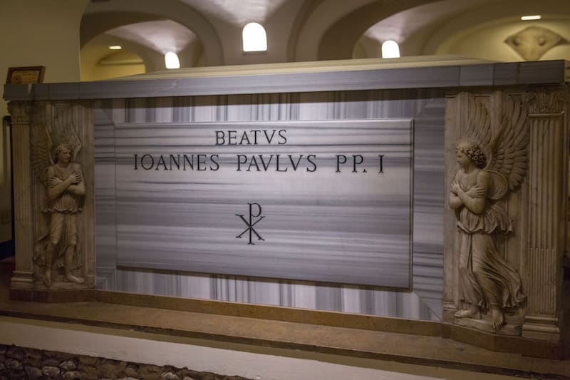 La tumba de Juan Pablo I, en las grutas vaticanas. (Fuente: Shutterstock)