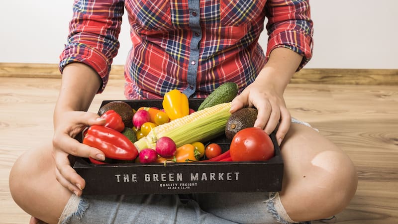 La combinación adecuada de frutas y verduras en la heladera ayuda a prolongar su vida útil y a reducir el desperdicio de alimentos.