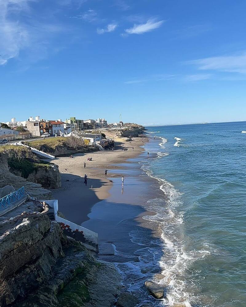 Las Grutas es un balneario reconocido por la calidad excepcional de sus aguas y arena, ubicado en la provincia de Río Negro. (Foto: Instagram @lasgrutasturismooficial)