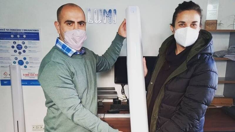 Lumi nació en 2020 y fabrica artefactos con tecnología de luz ultravioleta.