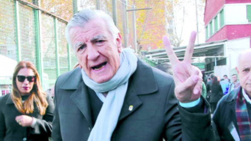 Gioja y la "mesa chica" sólo pudieron llegar ayer a la entrada del PJ