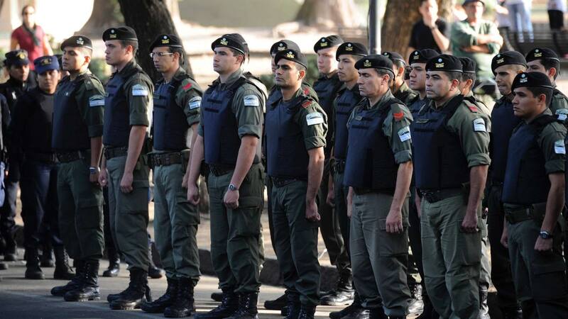 La medida alcanza al personal civil, de Fuerzas Armadas y de Seguridad, de ministerios y organismos descentralizados, e incluye tanto a la planta permanente como a los contratados en designación transitoria.