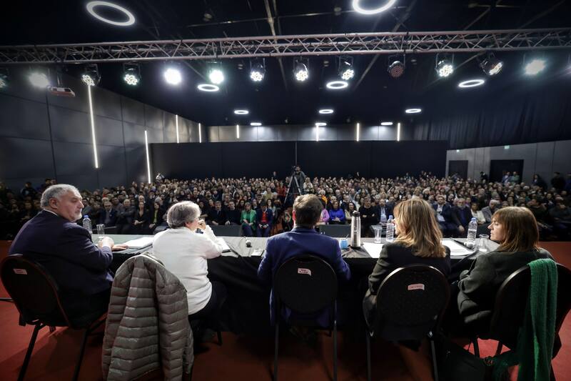 Axel Kicillof junto a rectores de universidades públicas en la Feria del Libro