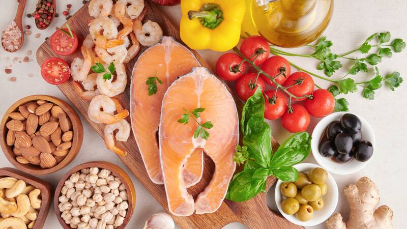 Descubrimiento inédito: científicos confirman la cantidad exacta de sustancias químicas que llegan al cuerpo en alimentos.