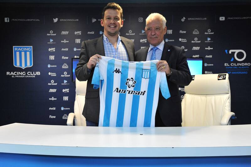 Mariano Longo con la camiseta de Racing.