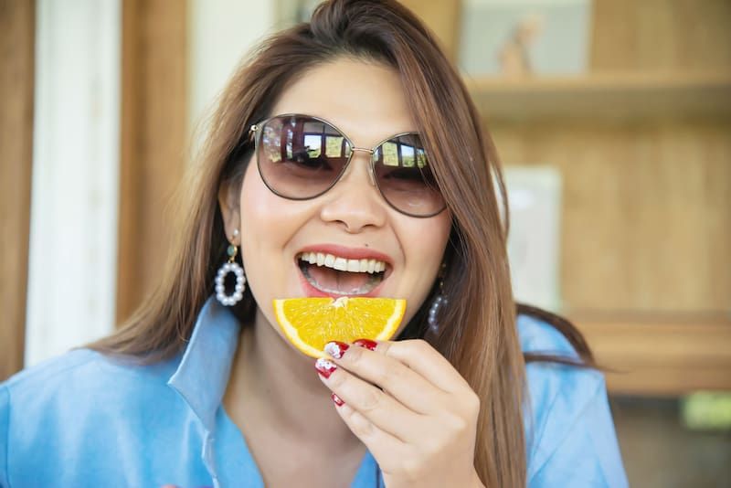 Dosis excesivas de suplementos de vitamina C pueden causar malestar digestivo, pero son poco frecuentes si se respetan las recomendaciones (Fuente: Freepik)