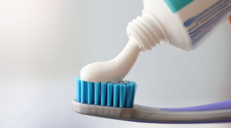 Cáscaras de limón y pasta dental: ventajas de combinarlas y su aplicación. (foto: archivo).