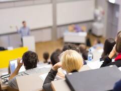 Paritaria docentes universitarios: cómo queda el salario tras la suba de 41% en cuatro tramos