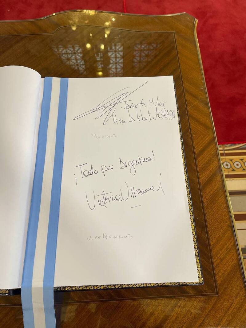 La firma de Javier Milei y Victoria Villarruel.