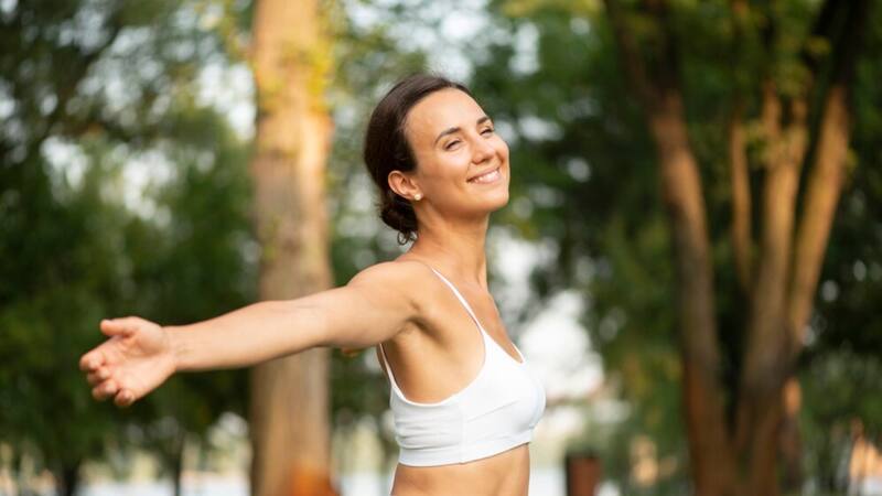 Estar en forma es posible y no se necesita una dieta estricta, según una experta.