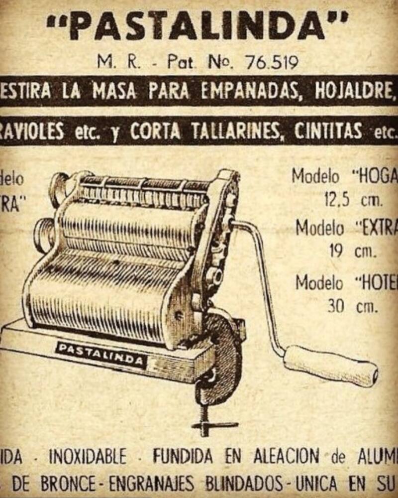 Prot hizo el primer prototipo de madera tallada y luego construyó la máquina con aluminio fundido.